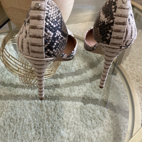Brand New. Never Been Worn. Snake Print Heels. - Picture 5 of 11